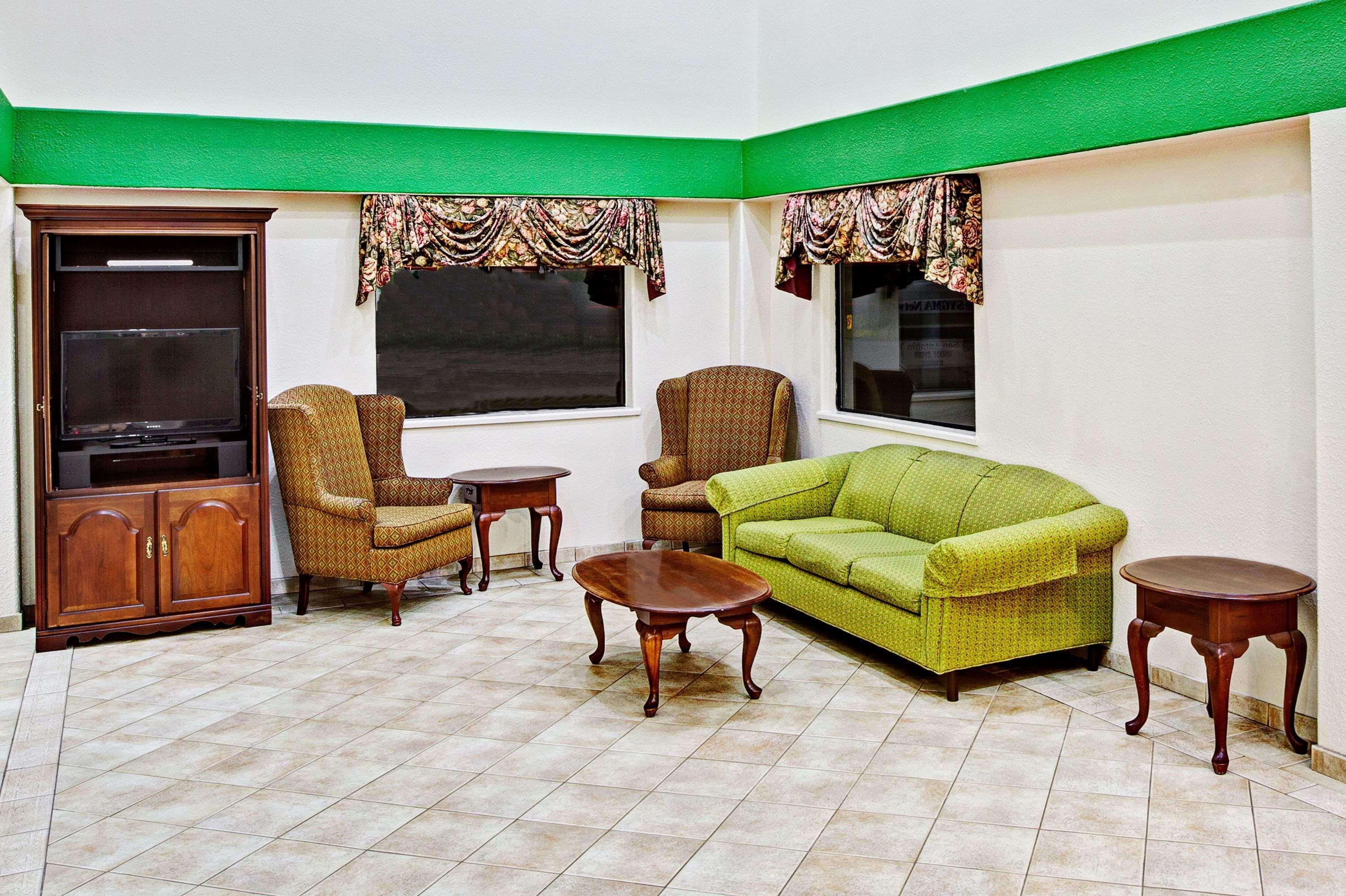 Hotel Super 8 By Wyndham I-10 2*