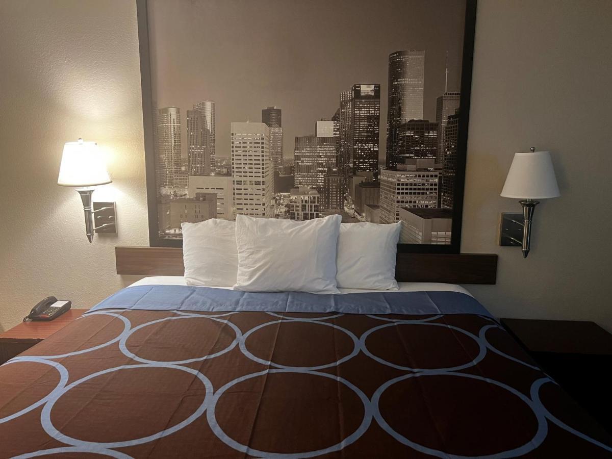 Super 8 By Wyndham I-10 Hotel