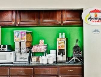 Super 8 By Wyndham I-10 Hotel 2*