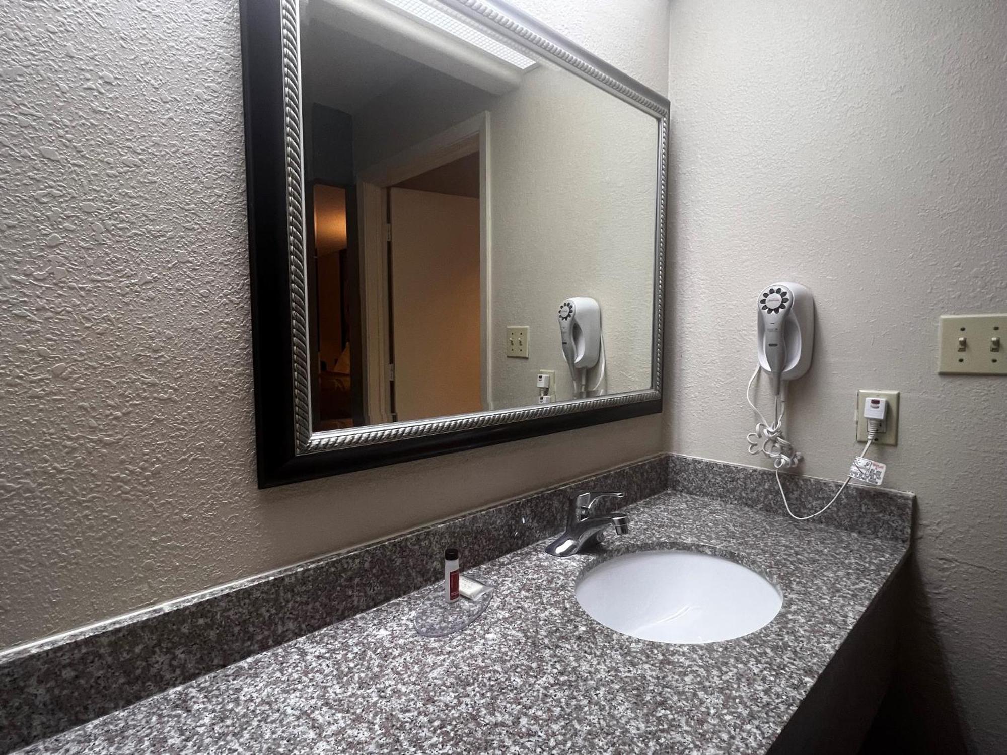 Super 8 By Wyndham I-10