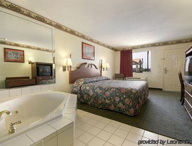 Hotel Super 8 By Wyndham I-10 2*